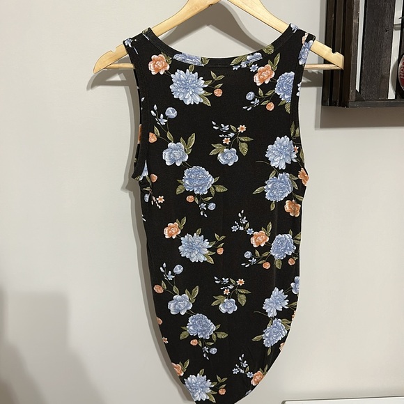 Women’s American Eagle floral tank top body suit Size M super lightweight! - Picture 4 of 5